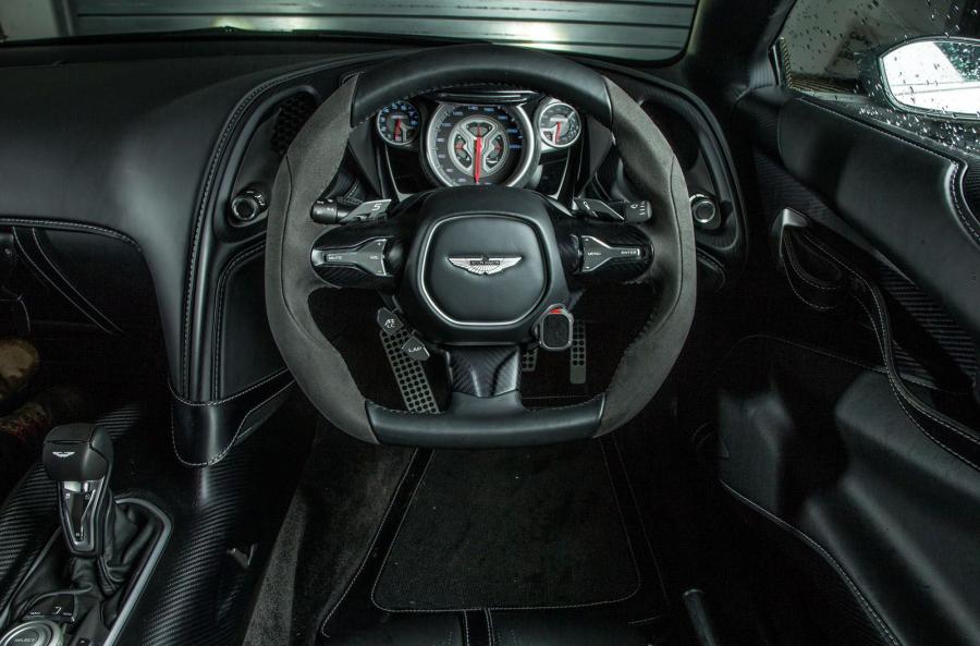 Торпедо Aston Martin DB10 2015 года  (фото 33 из 35)